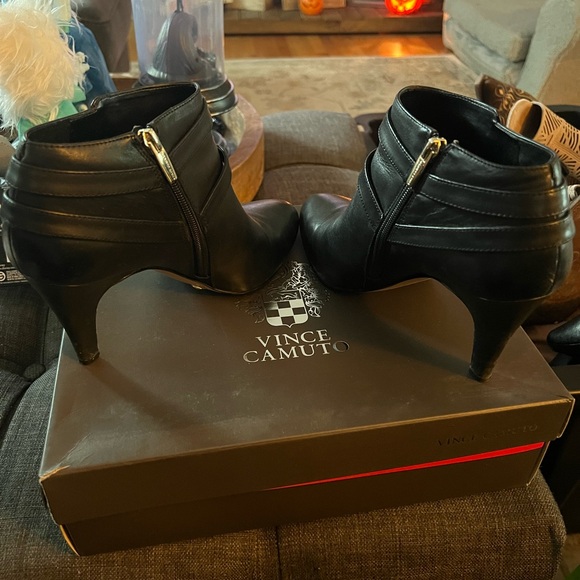 Vince Camuto Black ankle booties. - Picture 3 of 5